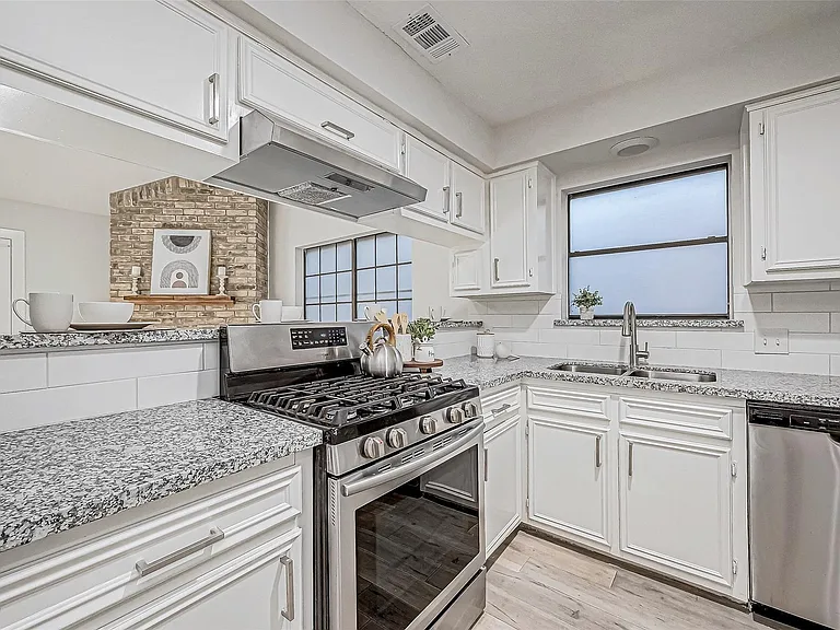 4907 Fox Hollow Blvd — Photo 1