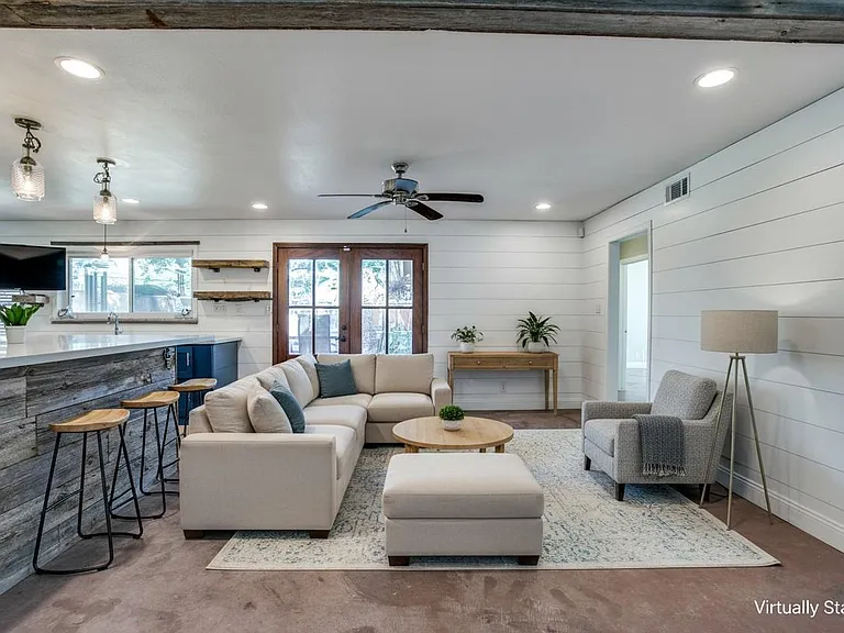 8503 Manhattan Dr — Photo 15