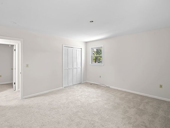 4th image of 120 Pineview Dr