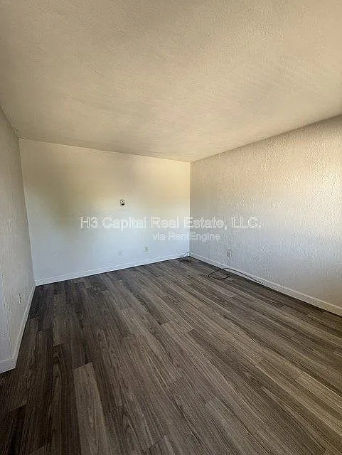 1 bed, 1.0 bath, $795 — Photo 2