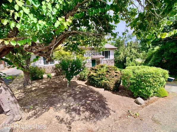 1717 9th St, Oregon City, OR 97045