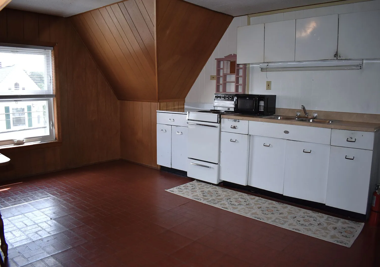 951 Church St — Photo 2