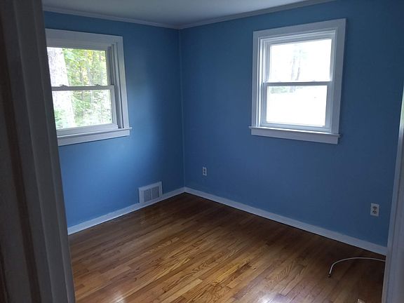 2nd image of 26 Sherwood Ln