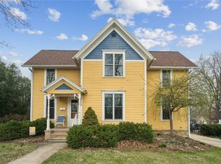 313 3rd Ave NW, Mount Vernon, IA 52314