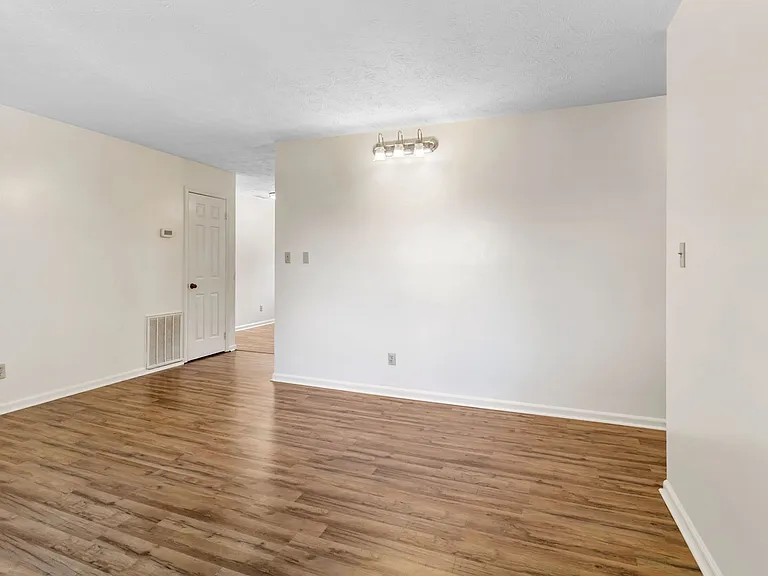 35 Hamburg Dr — Photo 31