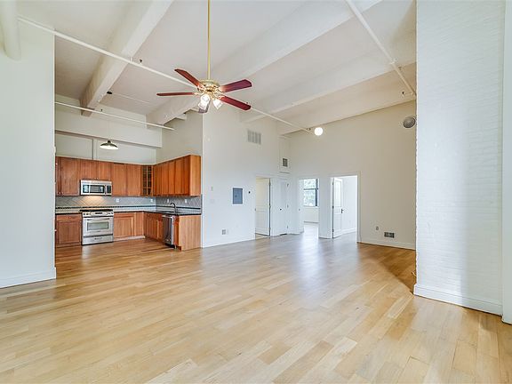 3rd image of 300 Communipaw Ave APT 128