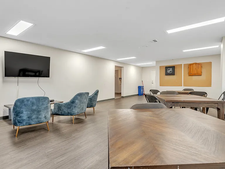 722 John Counter Blvd — Photo 11