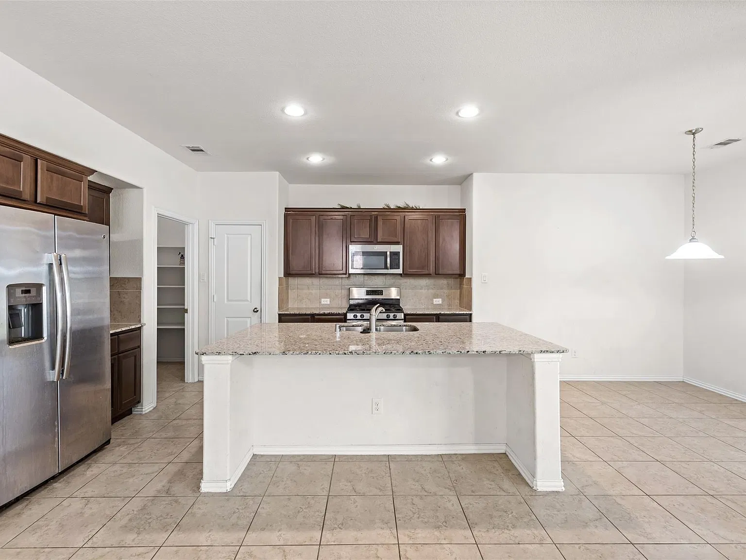 3 bed, 2.0 bath, 1846 sqft, $1,850 — Photo 4