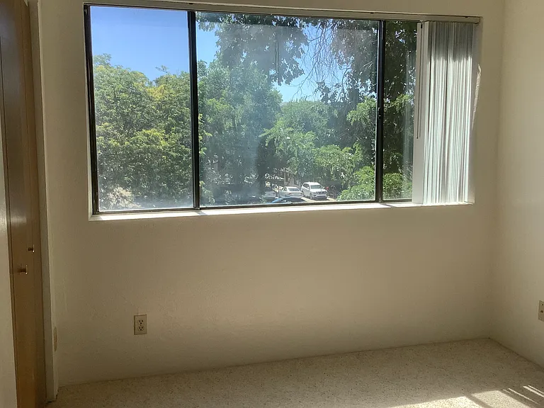 415 S Marina St — Photo 13