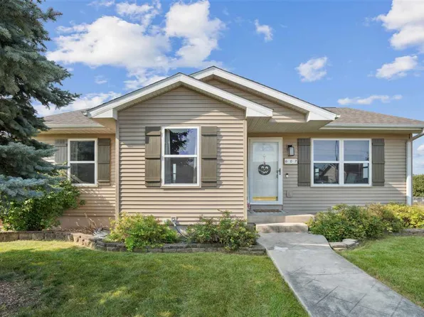 607 Eastwood Dr, Solon, IA 52333