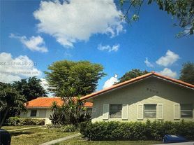 9010 NW 38th Dr, Coral Springs, FL