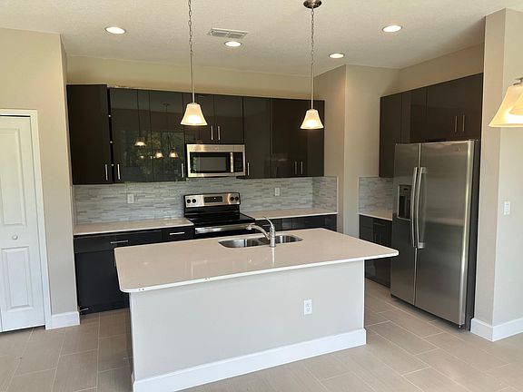 2nd image of 1423 Captiva Cv