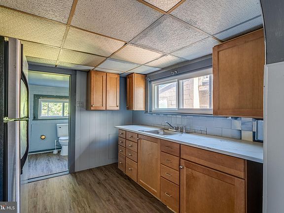 5th image of 923 Blunston St