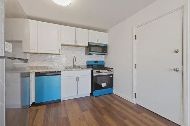 3848 25th Ave #6 — Photo 2