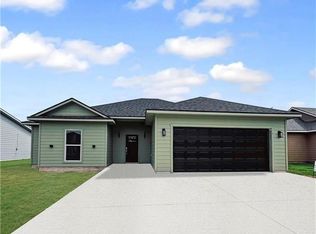 411 N Wrangler St, Franklin, TX 77856