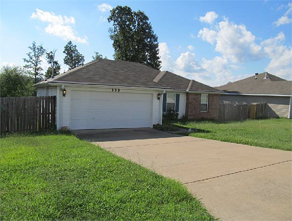 1st image of 135 Elizabeth Dr