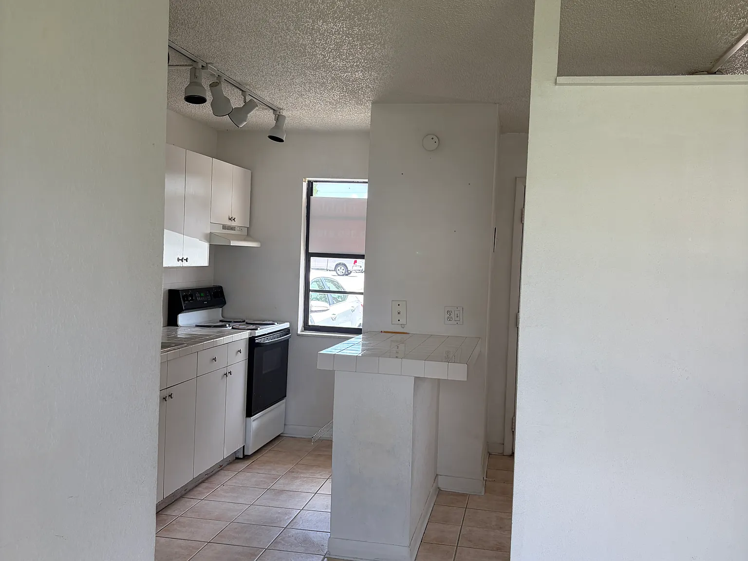 Studio, 424 sqft, $1,400 — Photo 2