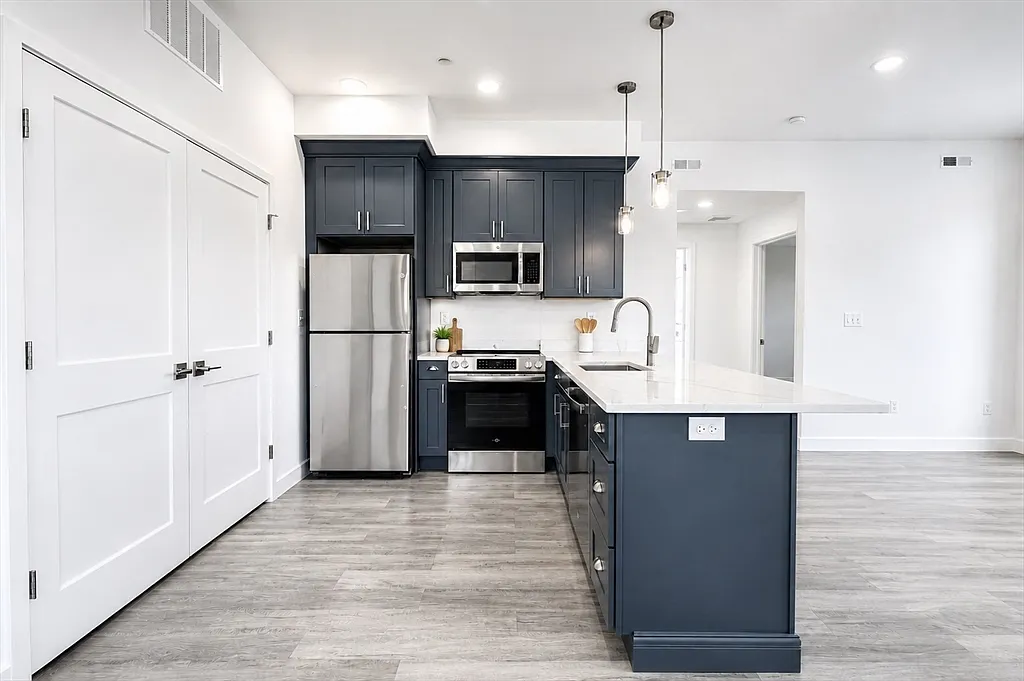 2 bed, 1.0 bath, 850 sqft, $3,600 — Photo 3