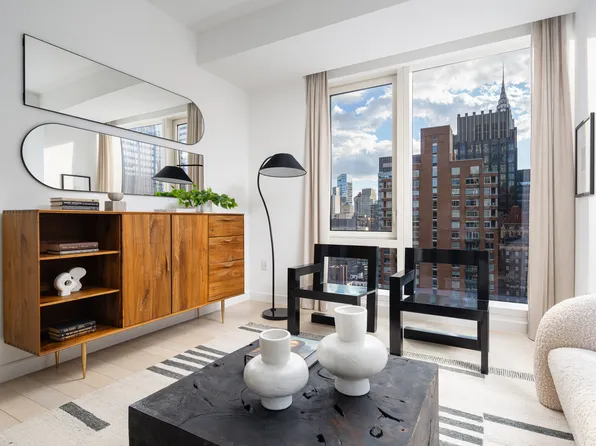 138 East 50th Street image 2 of 23