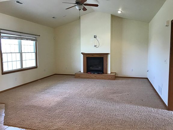3rd image of 920 Locharno Dr