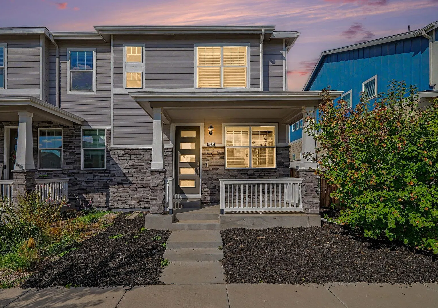 Beautiful Newer 3-Bedroom Home in Horizon Uptown Convenient to DIA, E-470 & Buckley SFB — Photo 1