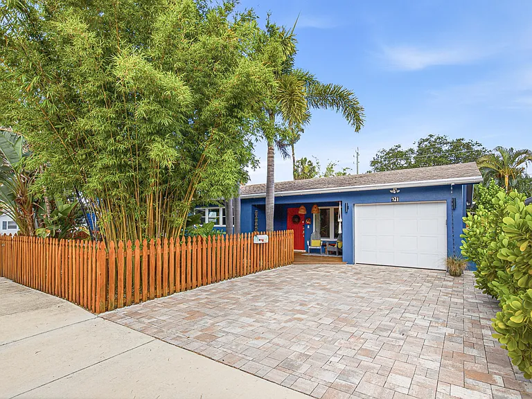 721 N Lakeside Dr — Photo 11