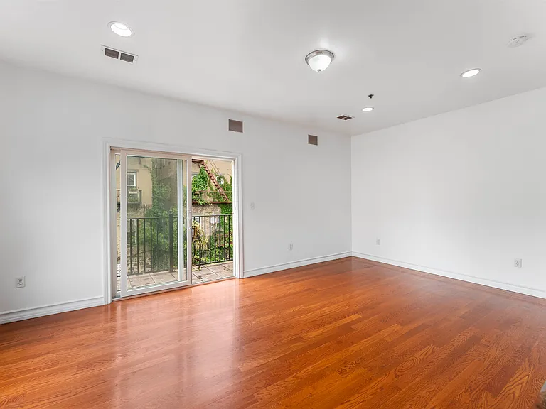 239 Baldwin Ave #3 — Photo 10