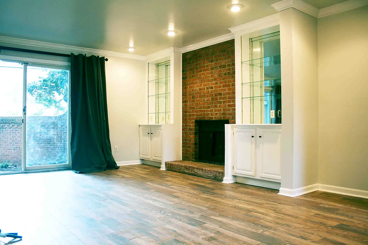 Building Photo - 541 W Short St #4