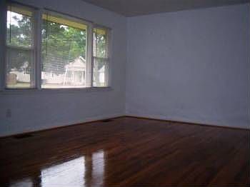 4th image of 639 Vaughan Ave
