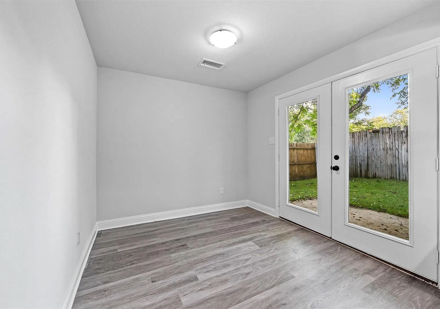 Charming 3-Bedroom Home for Rent in Grand Prairie, TX! — Photo 3
