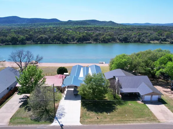 4690 River Oaks Dr, Kingsland, TX 78639