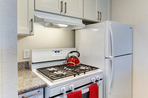 Beautifully updated one-bedroom apartments in Lodi Photo 1
