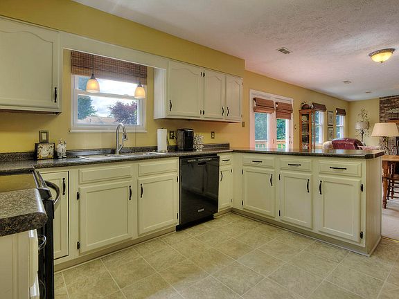 5th image of 1216 Saybrook Ln