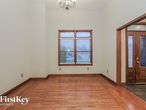 4th image of 1077 Forest Glen Dr