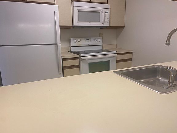 4th image of 130 Emery Ct #130