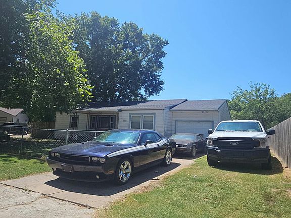 2nd image of 305 S Lamar Ave