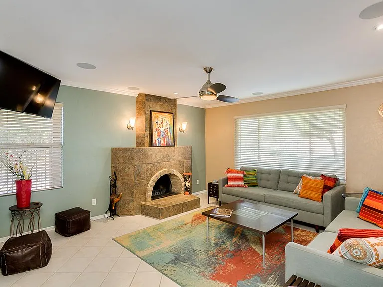 924 N 86th Way — Photo 5