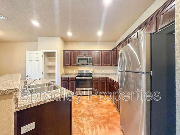 5th image of 915 Laila Ln