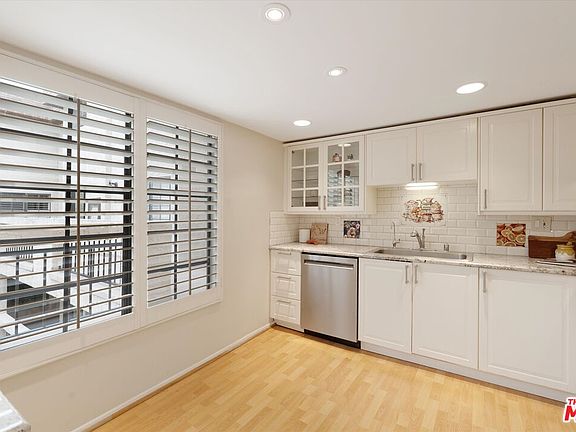5th image of 12321 Ocean Park Blvd APT 15