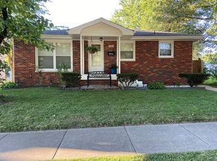 611 8th St, Highland, IL