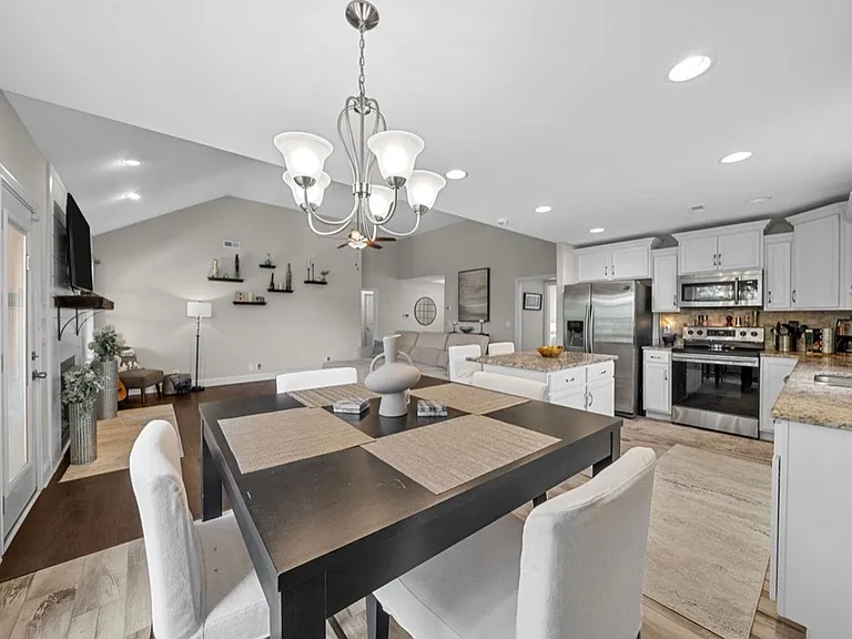 2828 Russet Ridge Dr — Photo 14