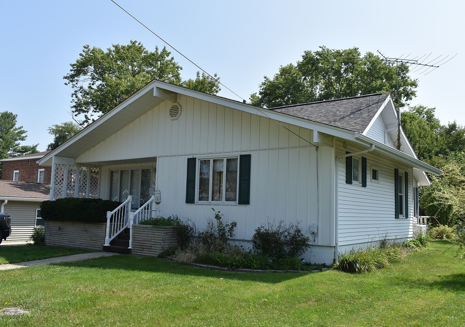 107 S 1st St, Roanoke, IL 61561 Zillow