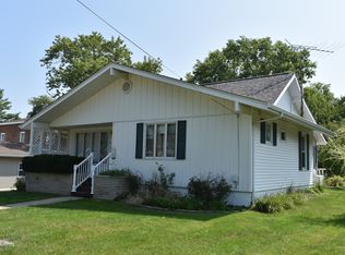 107 S 1st St, Roanoke, IL