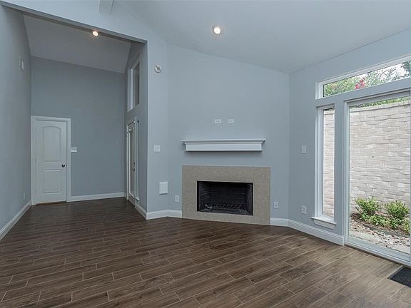 3rd image of 9648 Longmont Dr