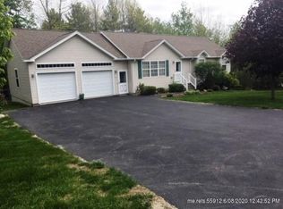 15 E Grandview Dr, Sidney, ME 04330