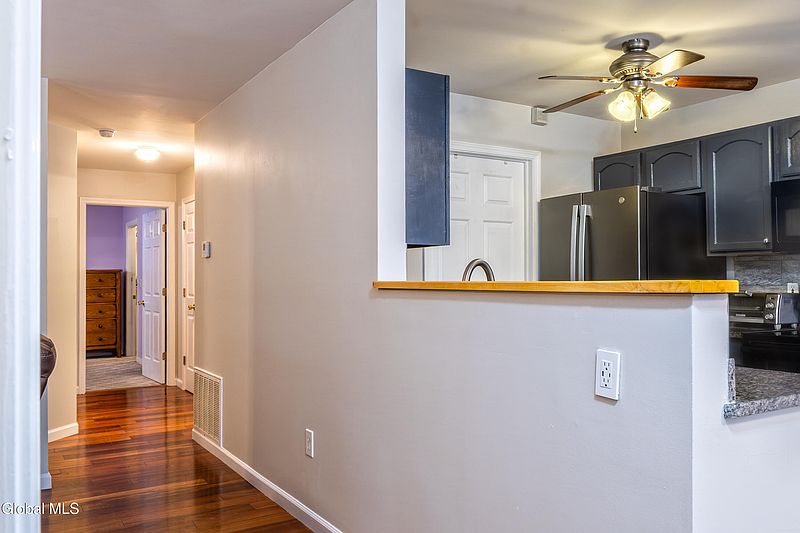 4th image of 301 Evergreen Place