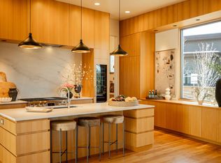 61913 Hosmer Lake Dr, Bend, OR