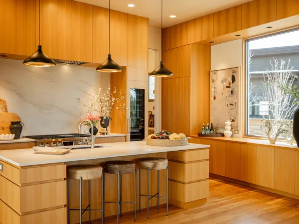 61913 Hosmer Lake Dr, Bend, OR 97702