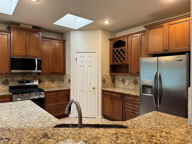 8001 Tallyho Trl — Photo 10