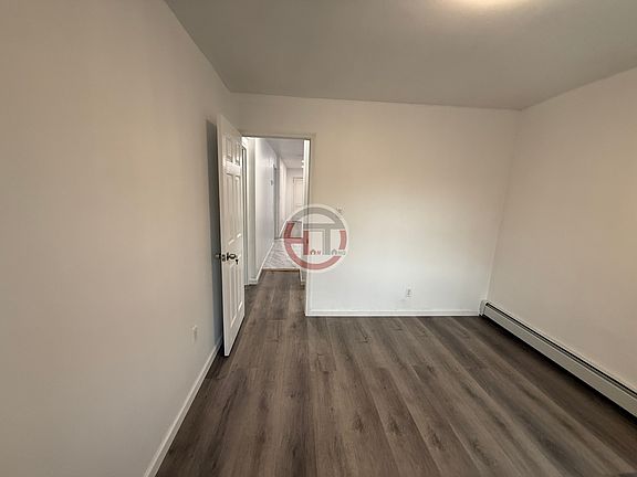5th image of 2569 Laconia Ave #1
